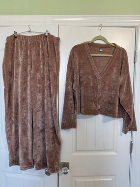 Old Navy Wide Leg Velvet-Look Pants and Cardigan Set in Brown